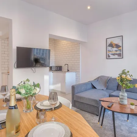 Atenea Deluxe Apartment *